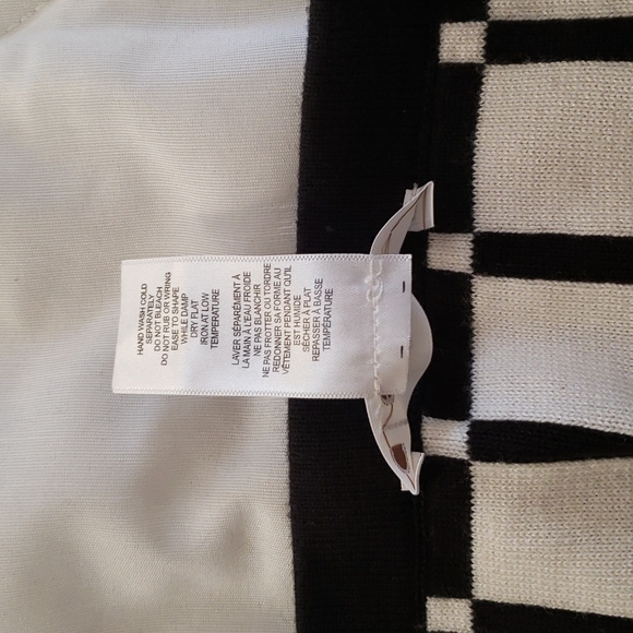 Square design skirt - Picture 4 of 4